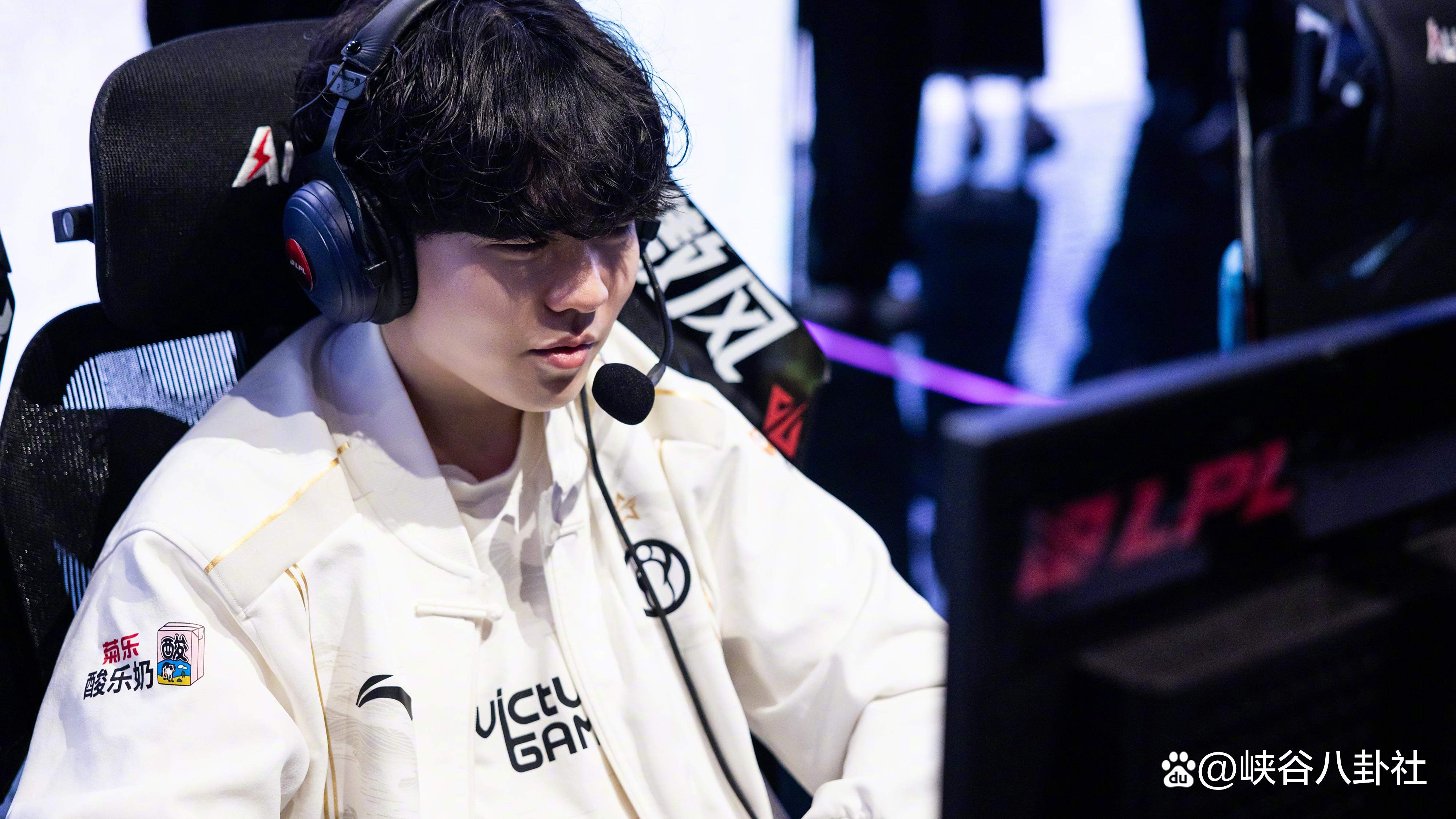 关于Rookie连续三场比赛得分超过出色发挥,DWG不断突破!的信息 关于Rookie连续三场比赛得分超过出色发挥,DWG不断突破!的信息