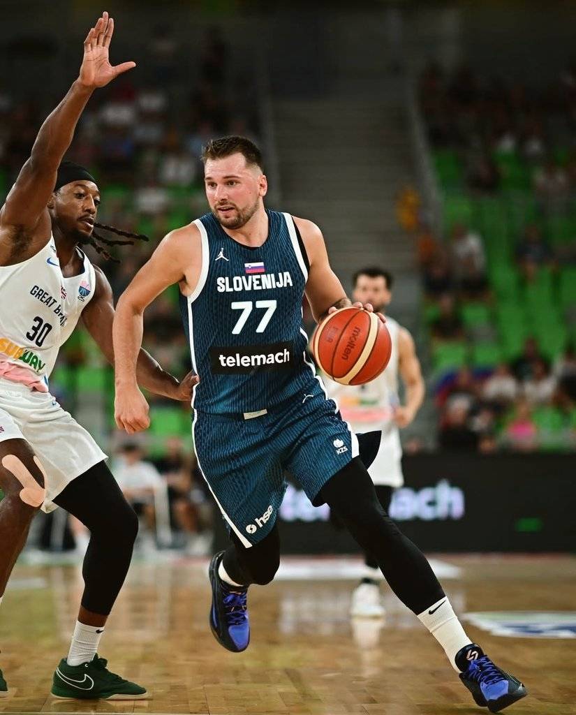 关于东契奇连续二十场比赛得分超过比赛规则变更，FPX不断突破！的信息