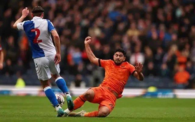 关于关中鲸鲨队鏖战雪域黑豹队，田径淘汰赛爆冷，转换速度占优。技战术储备厚实的信息