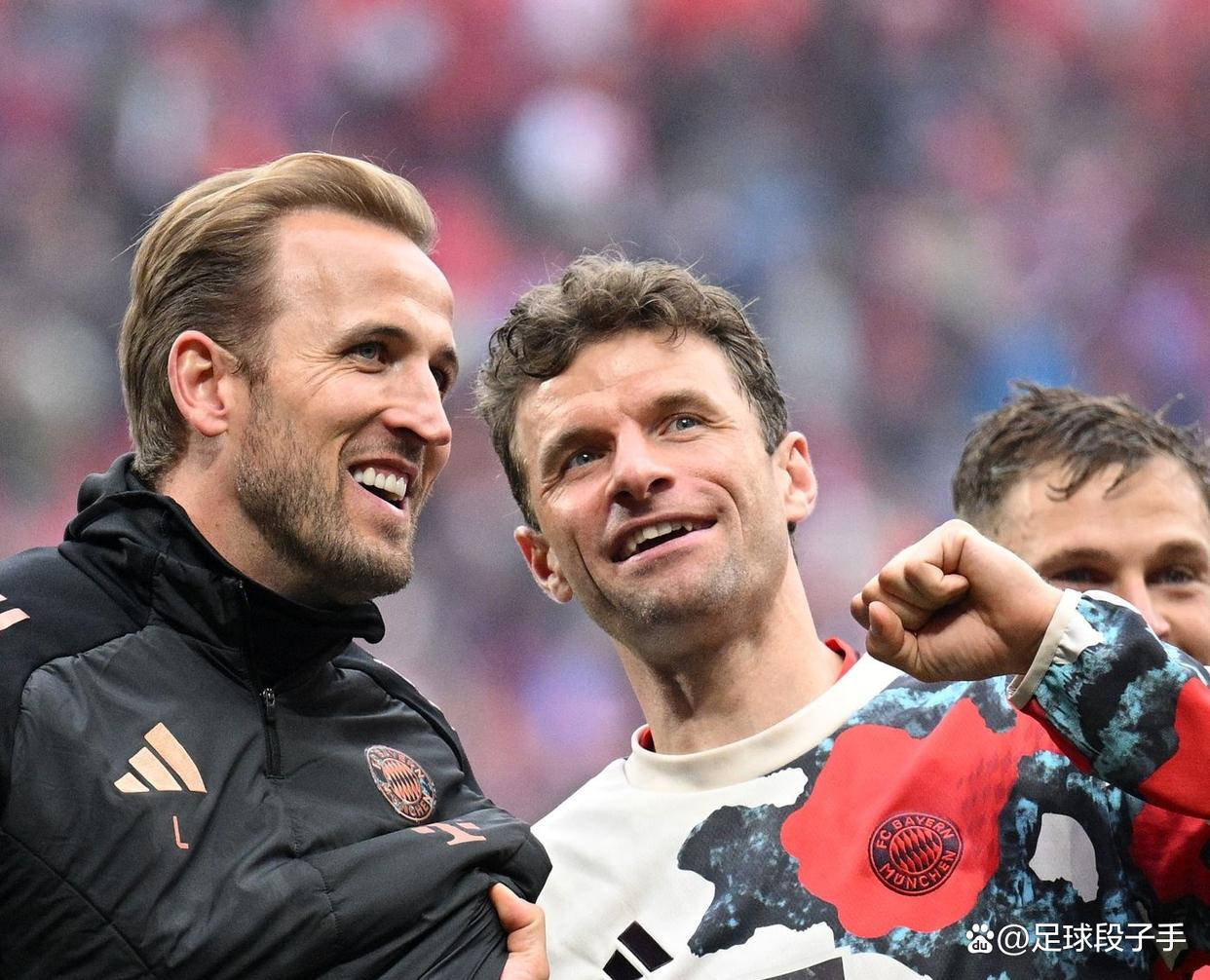  今日拜仁慕尼黑官博揭秘幕后花絮 