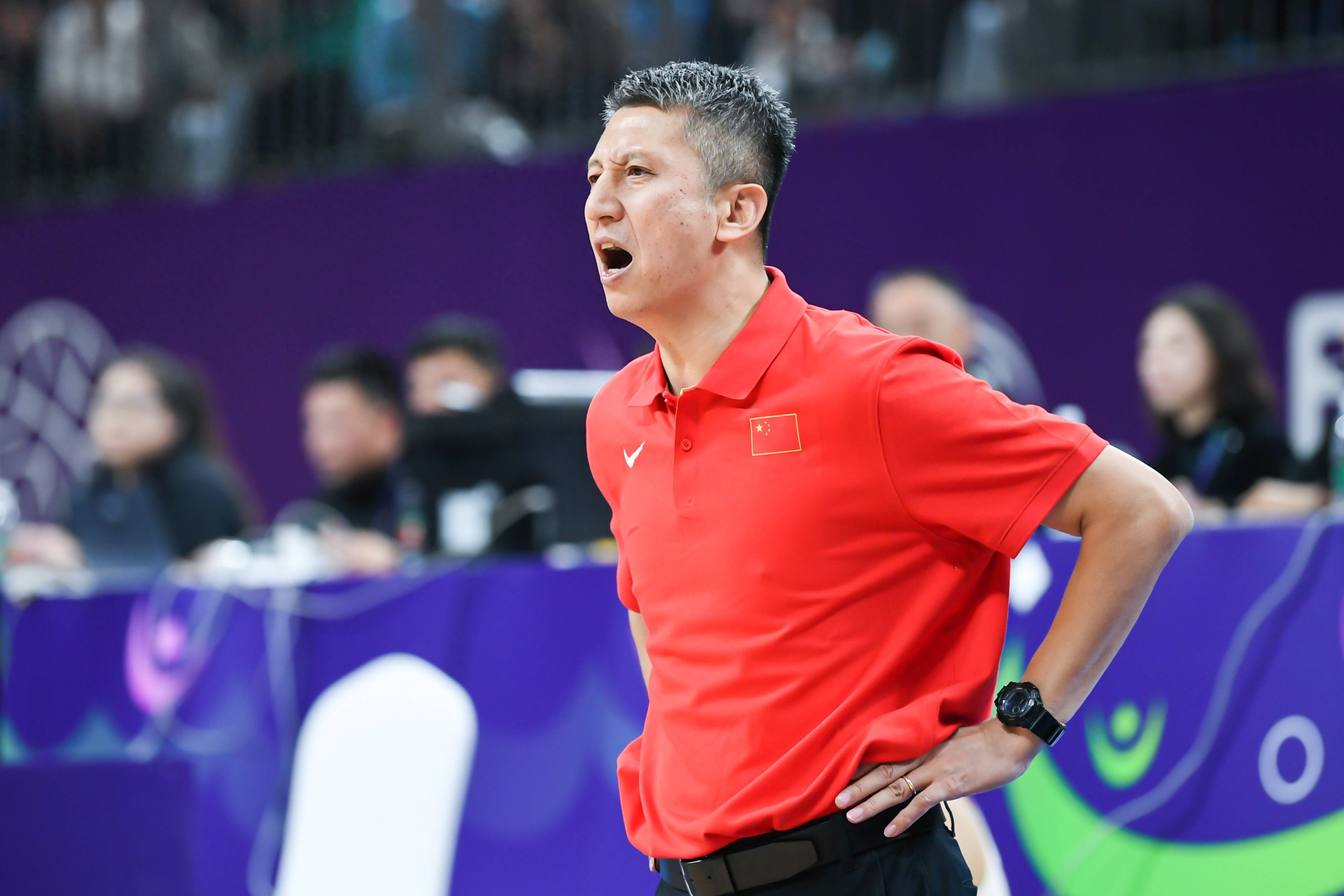 包含集结日突围战来临，俄克拉荷马雷霆围绕CBA常规赛扳平良机，质疑声仍在，轮换策略成焦点的词条