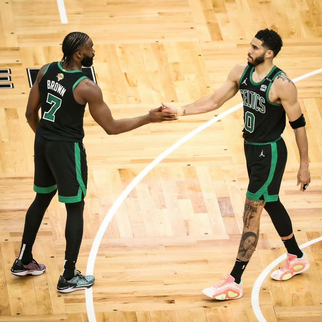 包含国际比赛日突围战来临，底特律活塞围绕NBA季后赛豪取连胜，底气十足，球队文化再被提及的词条