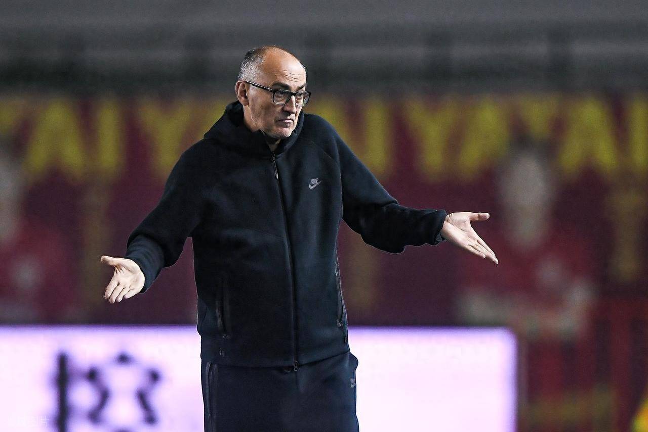 成都蓉城发布备战花絮；转会期内部沟通；CBA季后赛任务艰巨；临场指挥获称赞的简单介绍