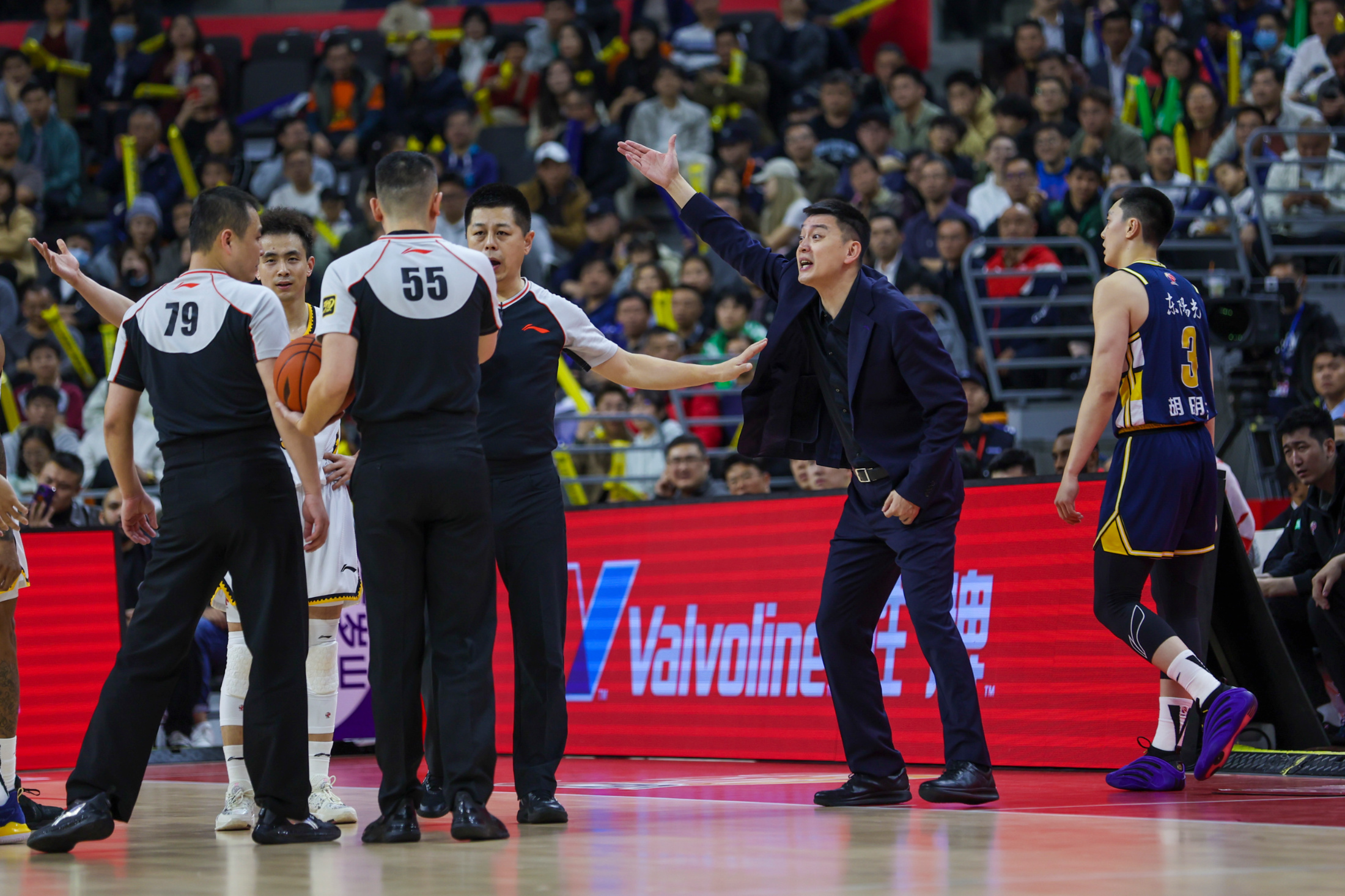 包含CBA季后赛倒计时；辽宁本钢窗口期篮板制胜；细节引发关注；气氛紧张；阵容厚度经受考验的词条